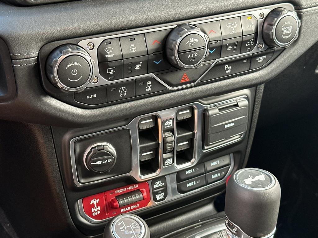 new 2025 Jeep Wrangler car, priced at $73,400
