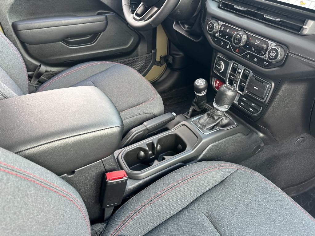 new 2025 Jeep Gladiator car