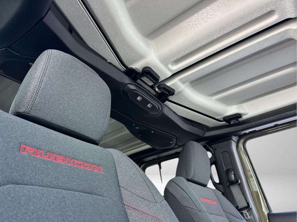new 2025 Jeep Gladiator car
