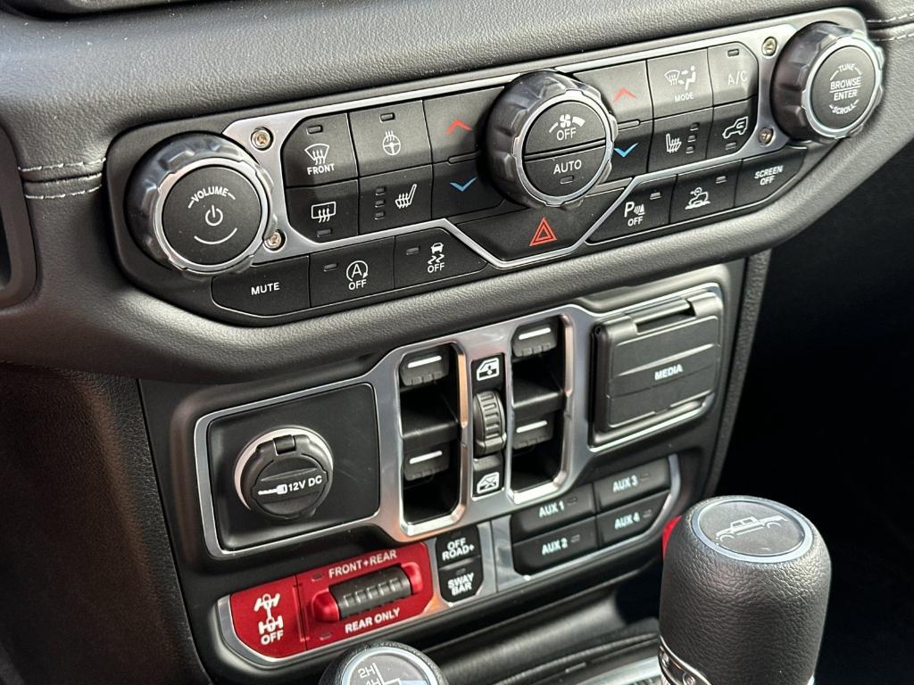 new 2025 Jeep Gladiator car