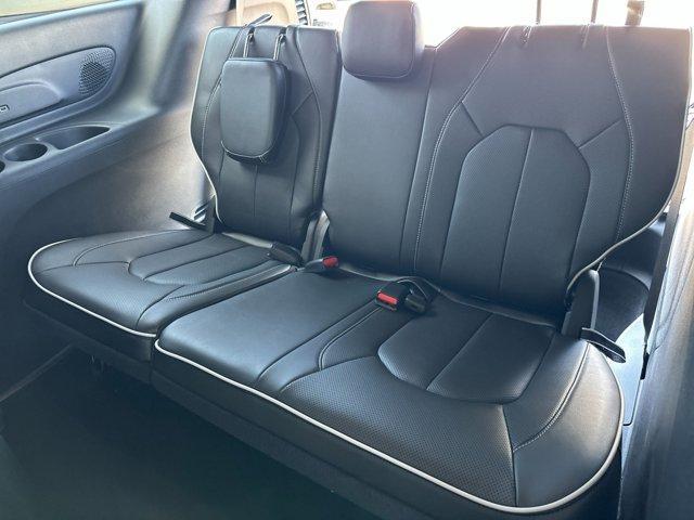 new 2025 Chrysler Pacifica Hybrid car