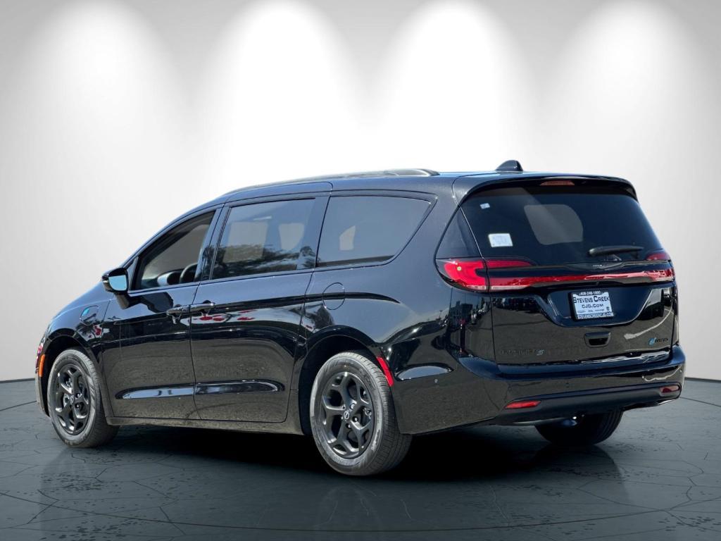 new 2025 Chrysler Pacifica Hybrid car, priced at $60,080