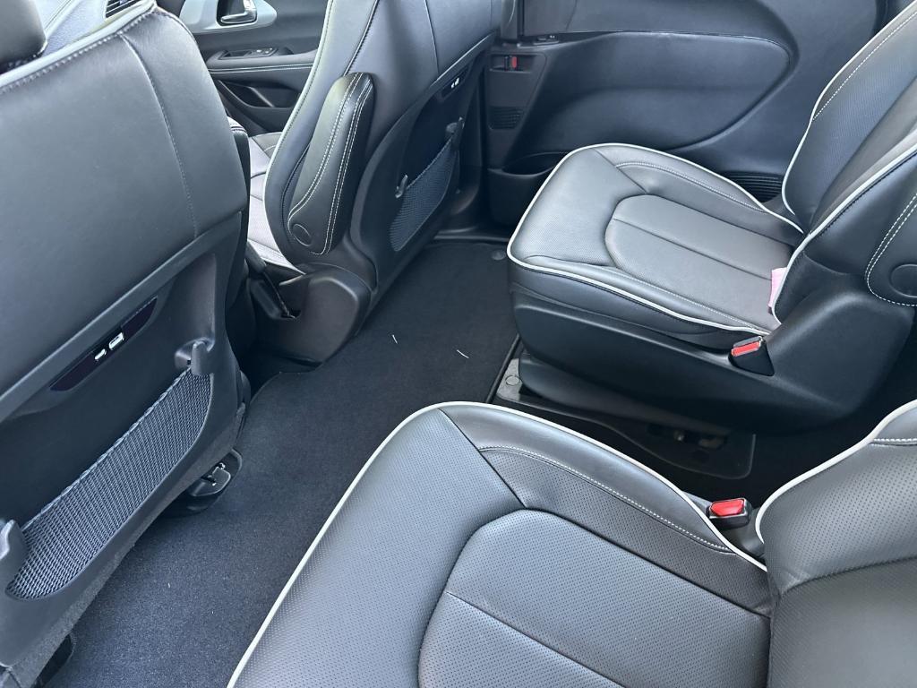 new 2025 Chrysler Pacifica Hybrid car, priced at $60,080