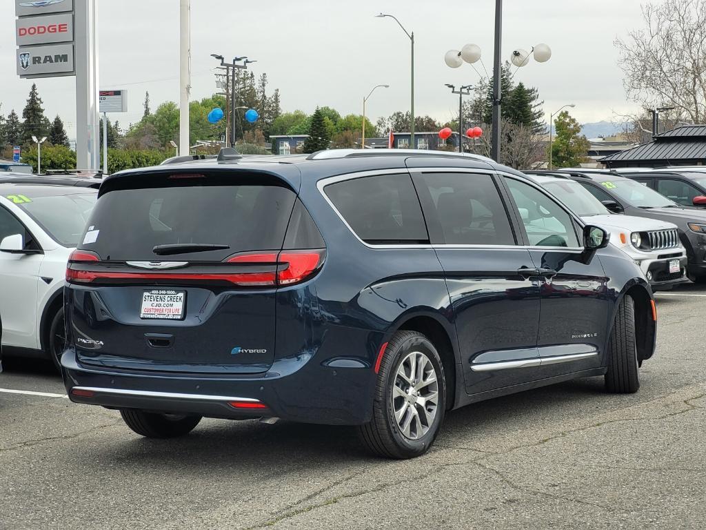 new 2025 Chrysler Pacifica Hybrid car