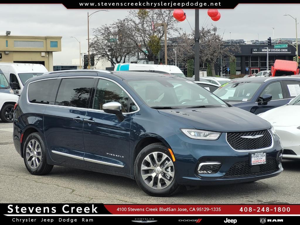 new 2025 Chrysler Pacifica Hybrid car