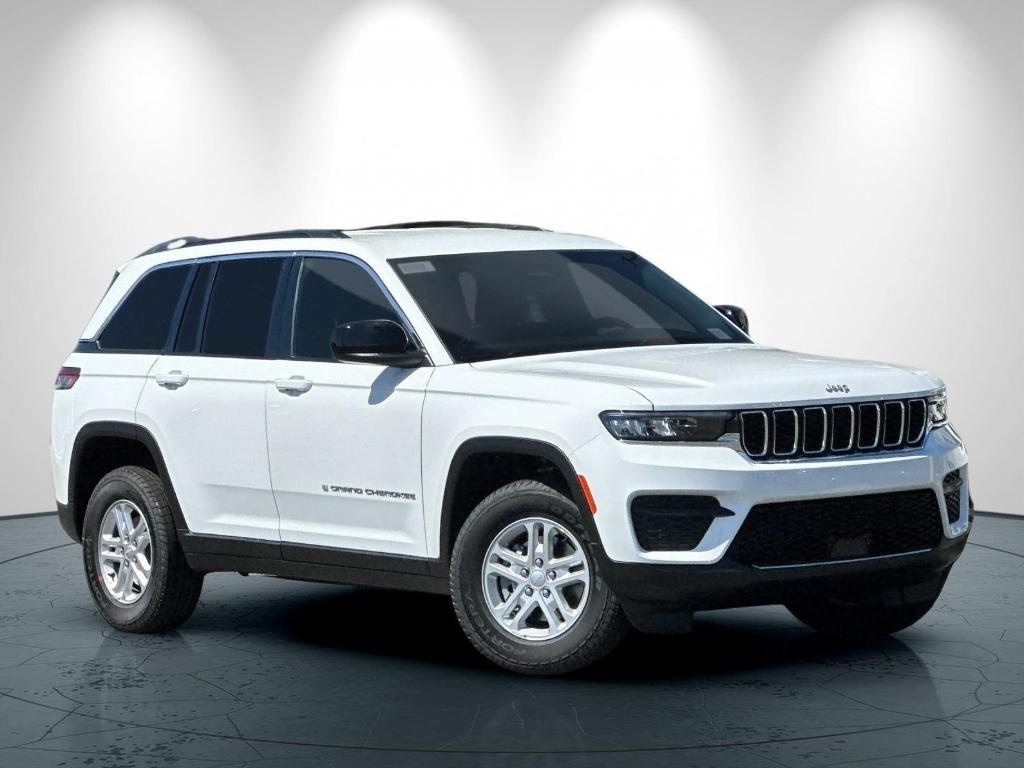 new 2025 Jeep Grand Cherokee car, priced at $42,825