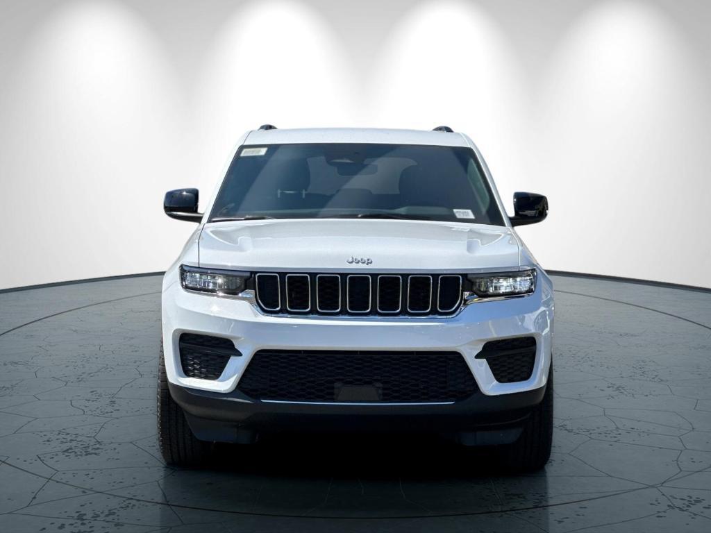 new 2025 Jeep Grand Cherokee car, priced at $42,825