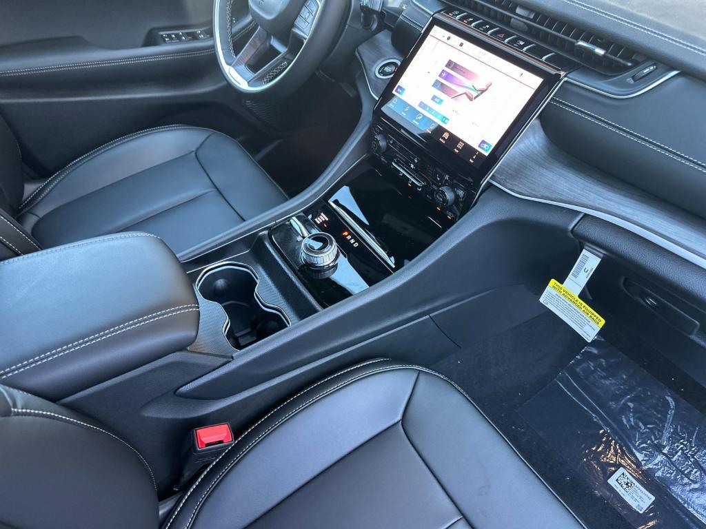 new 2025 Jeep Grand Cherokee car, priced at $50,010