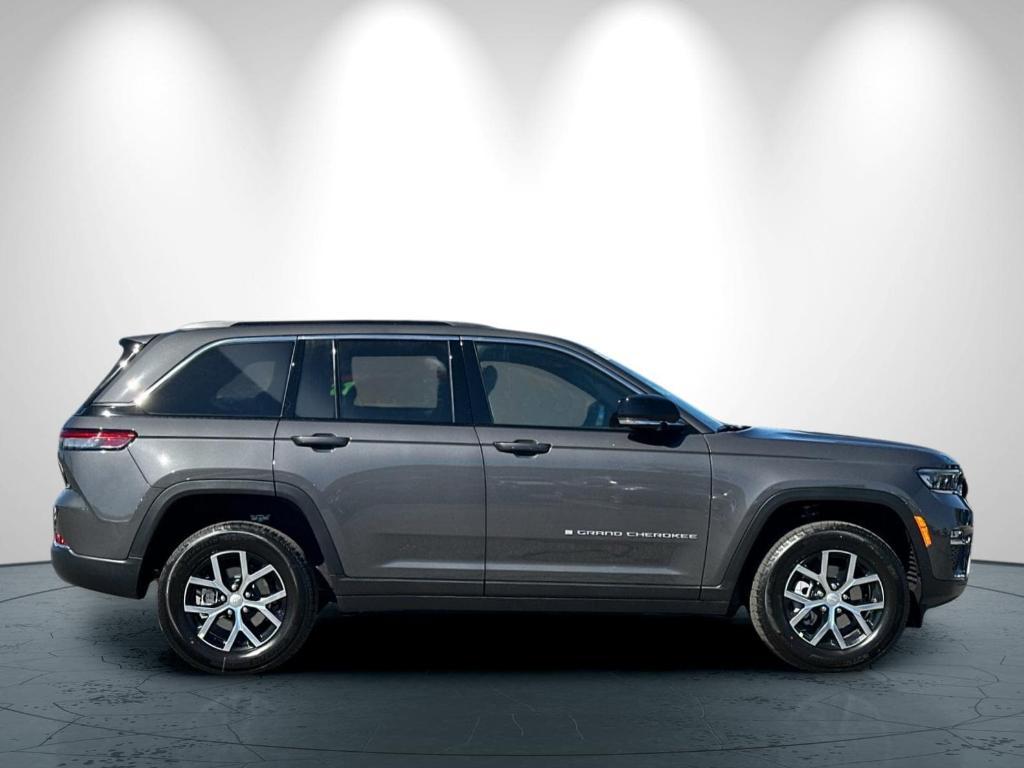 new 2025 Jeep Grand Cherokee car, priced at $50,010