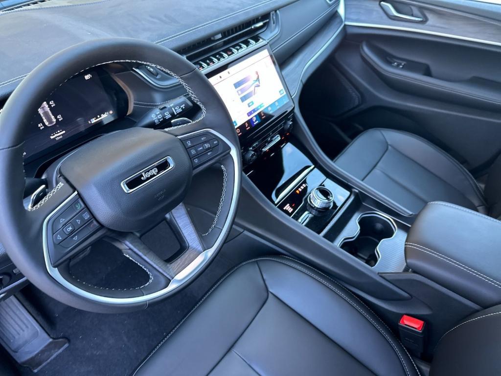 new 2025 Jeep Grand Cherokee car, priced at $50,010