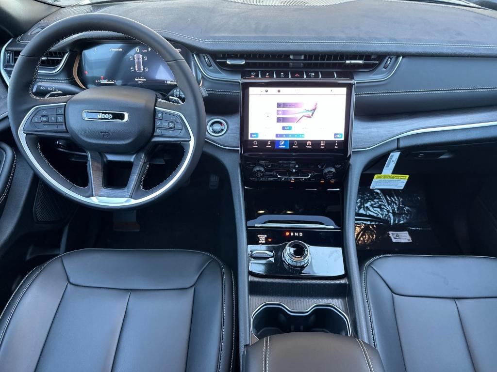 new 2025 Jeep Grand Cherokee car, priced at $50,010