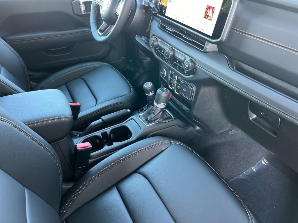new 2025 Jeep Gladiator car