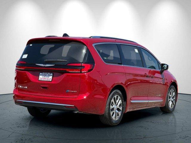 new 2025 Chrysler Pacifica Hybrid car