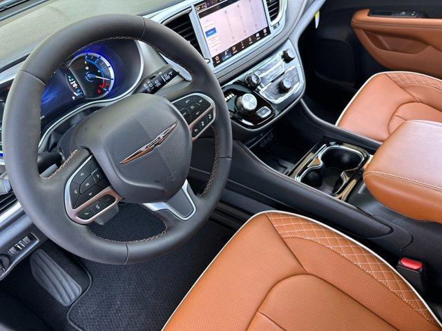 new 2025 Chrysler Pacifica Hybrid car