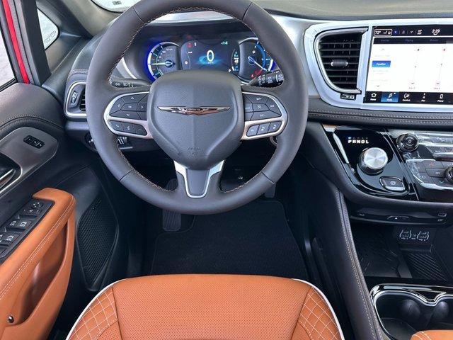 new 2025 Chrysler Pacifica Hybrid car