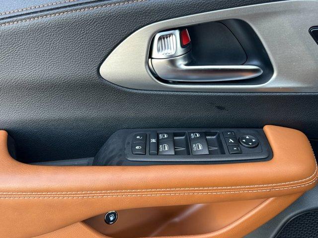 new 2025 Chrysler Pacifica Hybrid car