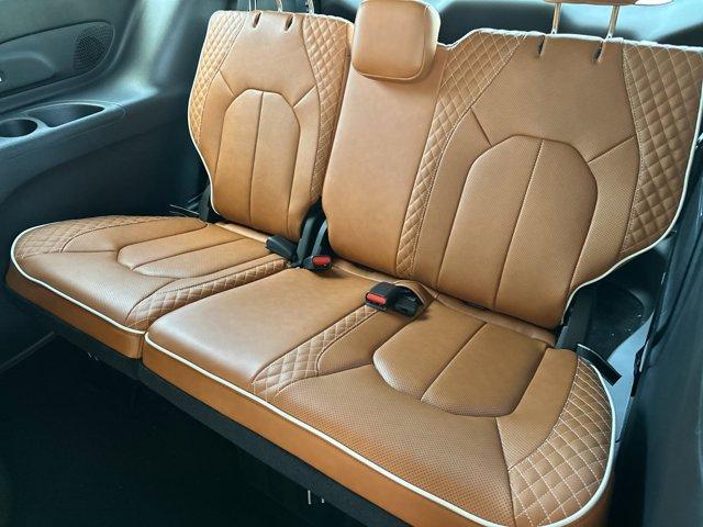new 2025 Chrysler Pacifica Hybrid car