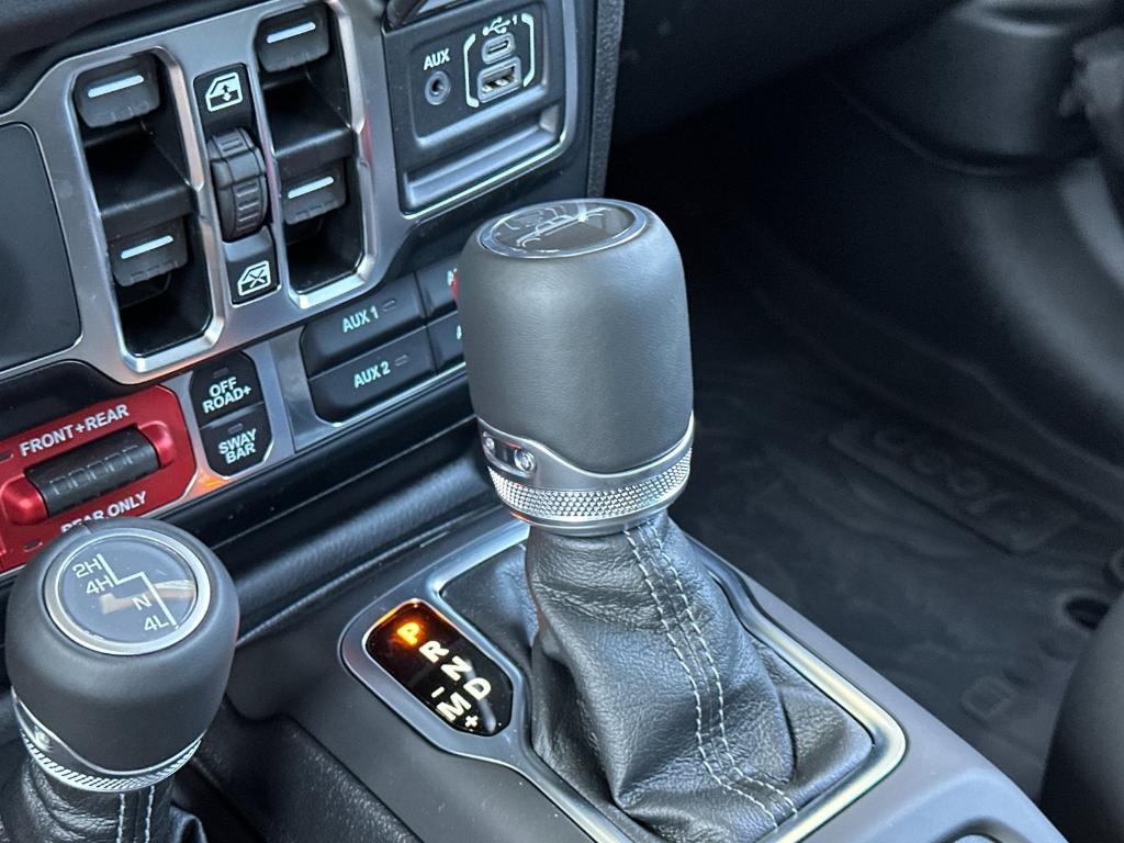 new 2025 Jeep Gladiator car