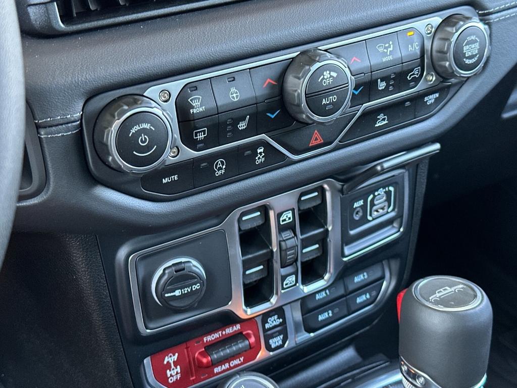 new 2025 Jeep Gladiator car, priced at $59,200