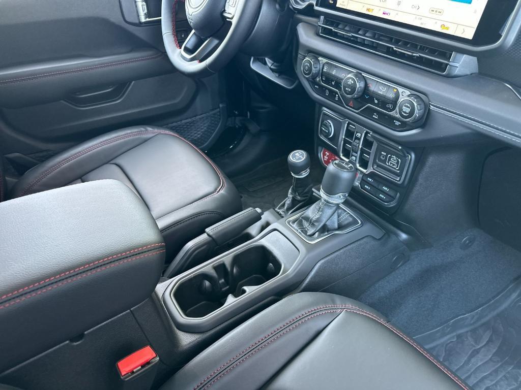 new 2025 Jeep Gladiator car