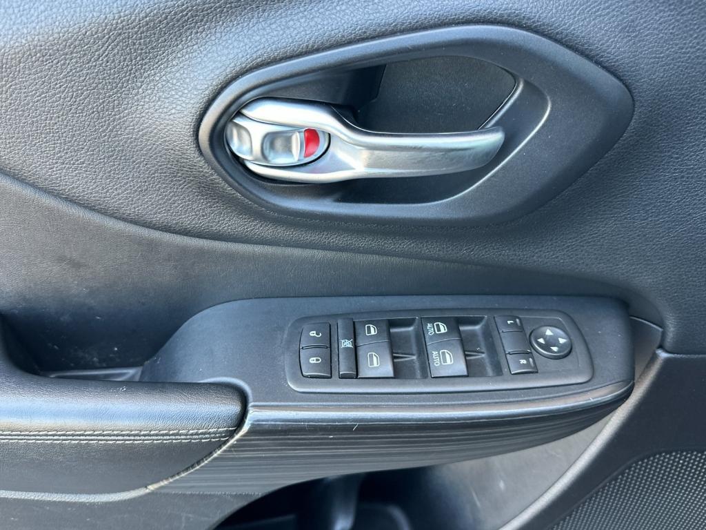 used 2015 Jeep Cherokee car, priced at $9,994