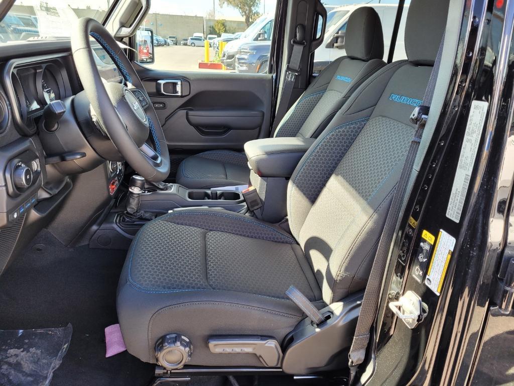 new 2025 Jeep Wrangler 4xe car