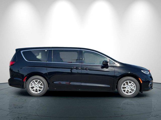 new 2025 Chrysler Pacifica car
