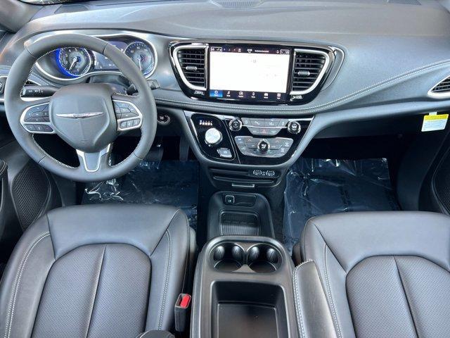 new 2025 Chrysler Pacifica car