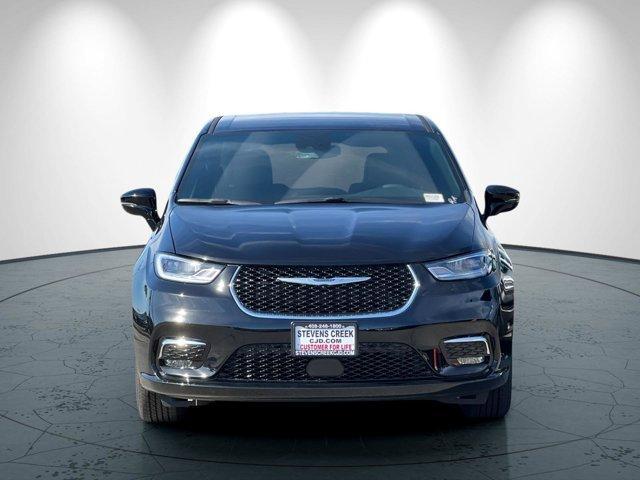 new 2025 Chrysler Pacifica car