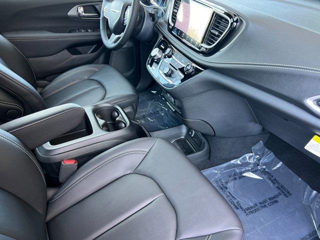 new 2025 Chrysler Pacifica car