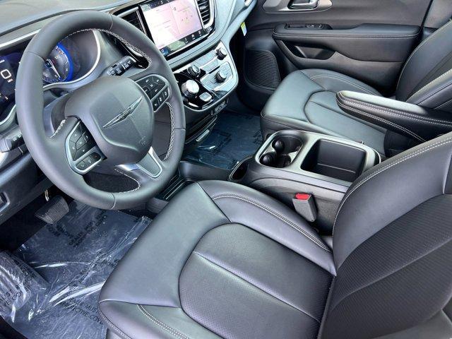 new 2025 Chrysler Pacifica car