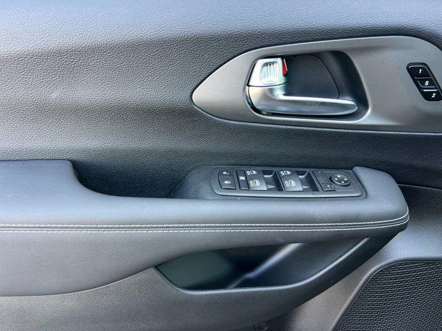 new 2025 Chrysler Pacifica car