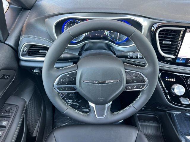 new 2025 Chrysler Pacifica car