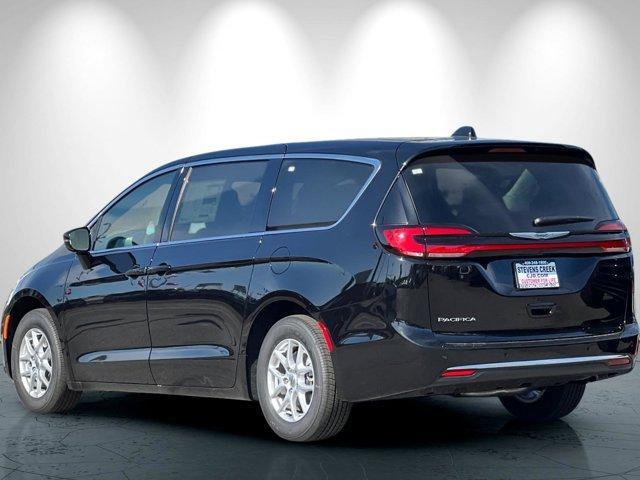 new 2025 Chrysler Pacifica car