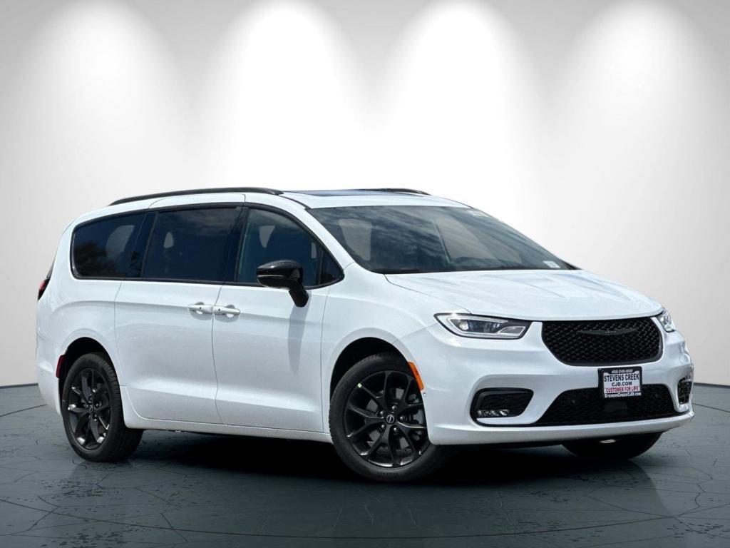 new 2025 Chrysler Pacifica car, priced at $55,840
