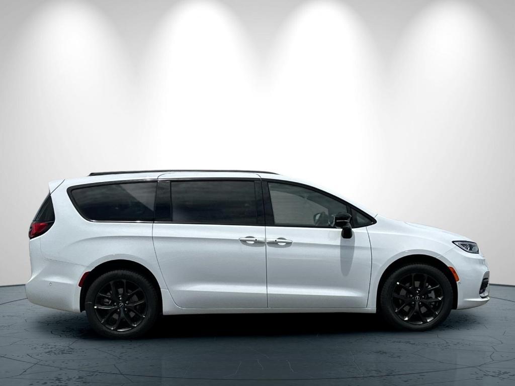 new 2025 Chrysler Pacifica car, priced at $55,840