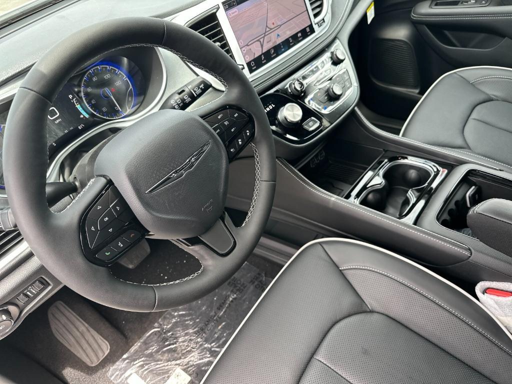new 2025 Chrysler Pacifica car, priced at $55,840