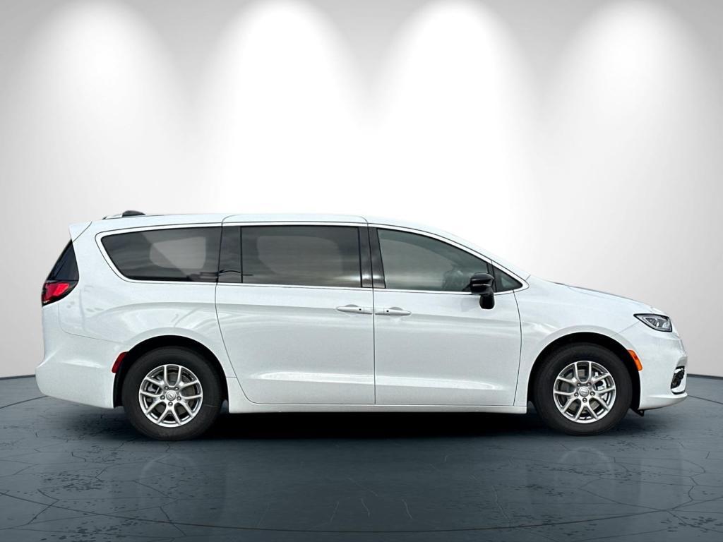 new 2025 Chrysler Pacifica car, priced at $44,445