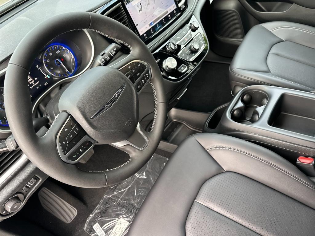 new 2025 Chrysler Pacifica car, priced at $44,445