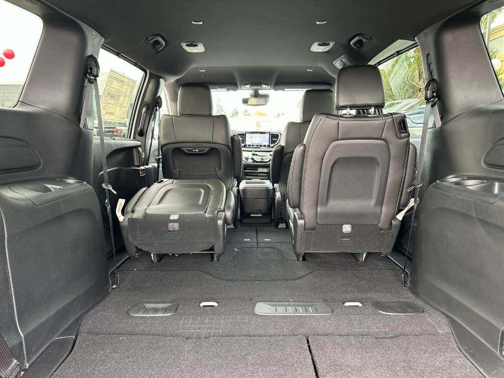 new 2025 Chrysler Pacifica car, priced at $44,445
