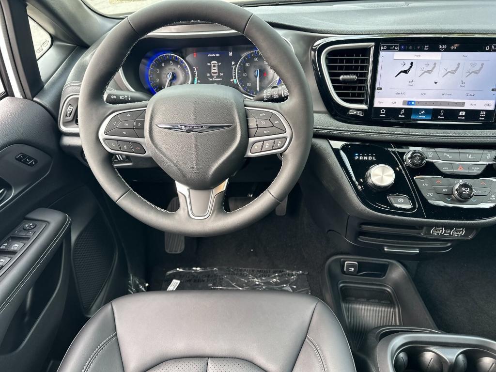 new 2025 Chrysler Pacifica car, priced at $44,445