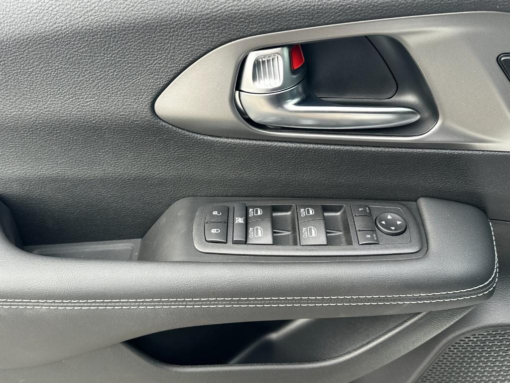 new 2025 Chrysler Pacifica car, priced at $44,445