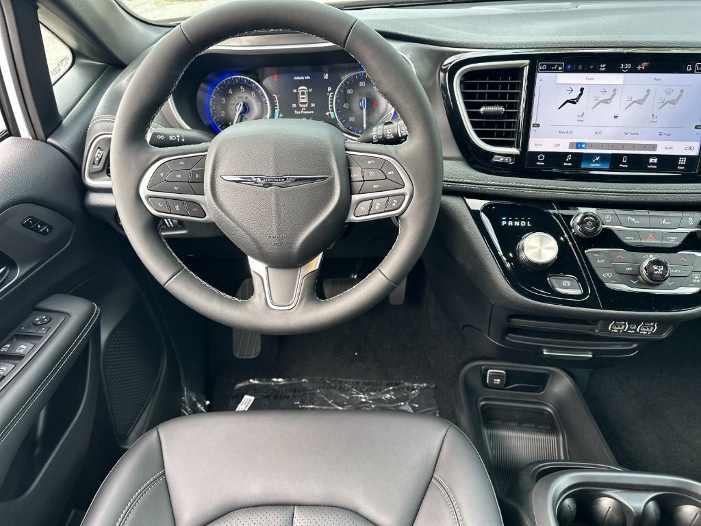 new 2025 Chrysler Pacifica car, priced at $44,445
