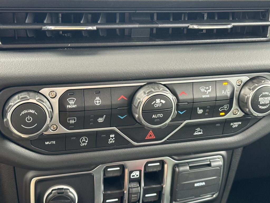 new 2025 Jeep Gladiator car, priced at $60,095