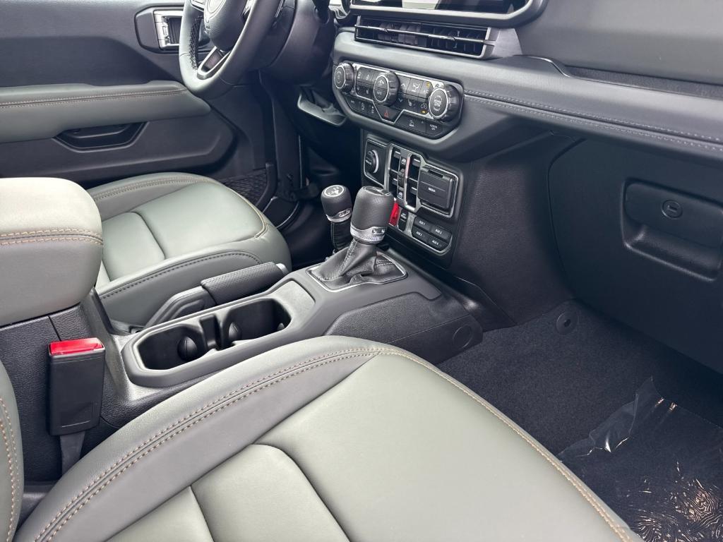new 2025 Jeep Gladiator car, priced at $60,095