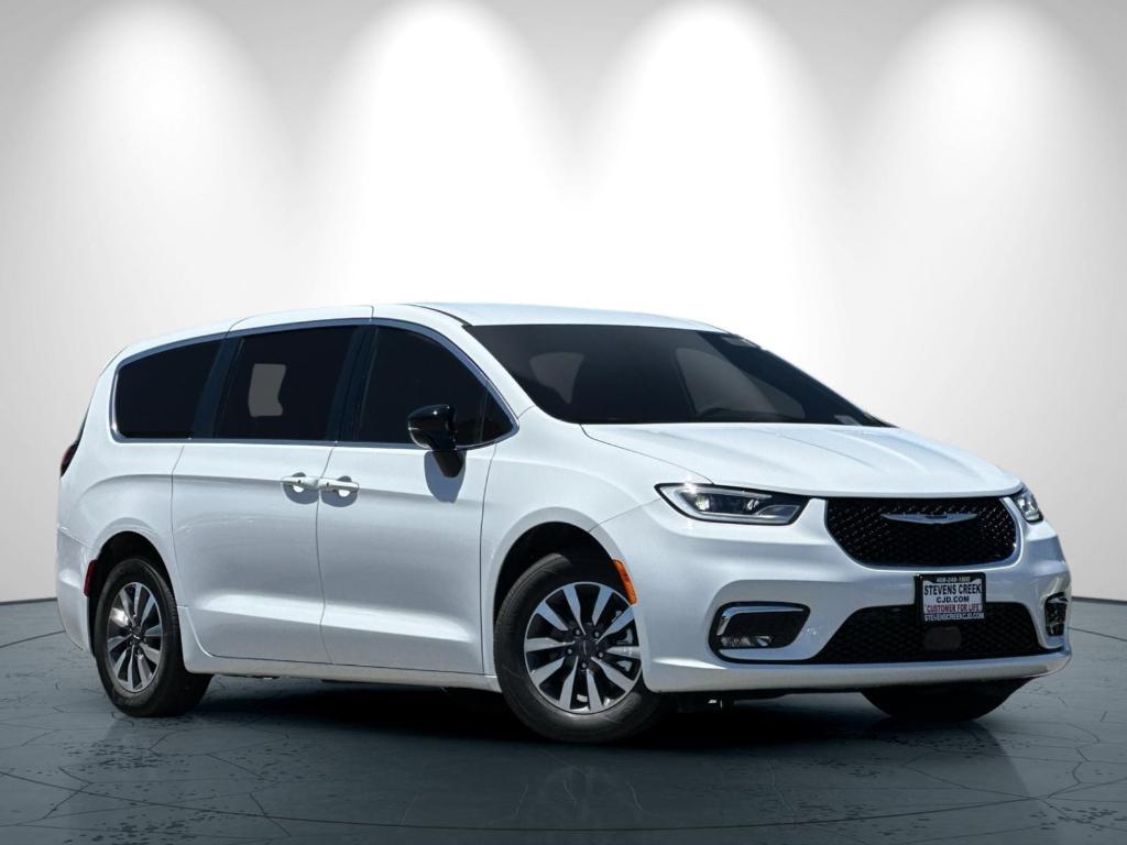 new 2025 Chrysler Pacifica Hybrid car, priced at $53,050