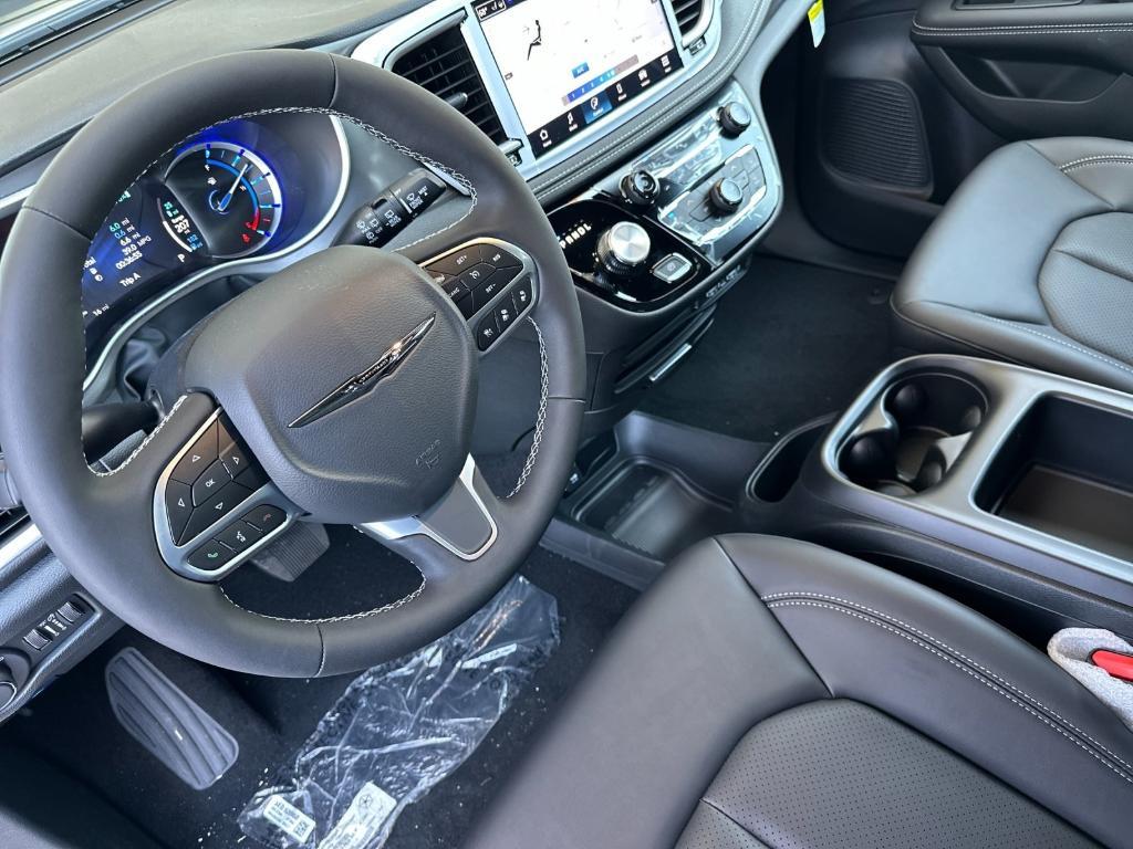 new 2025 Chrysler Pacifica Hybrid car, priced at $53,050