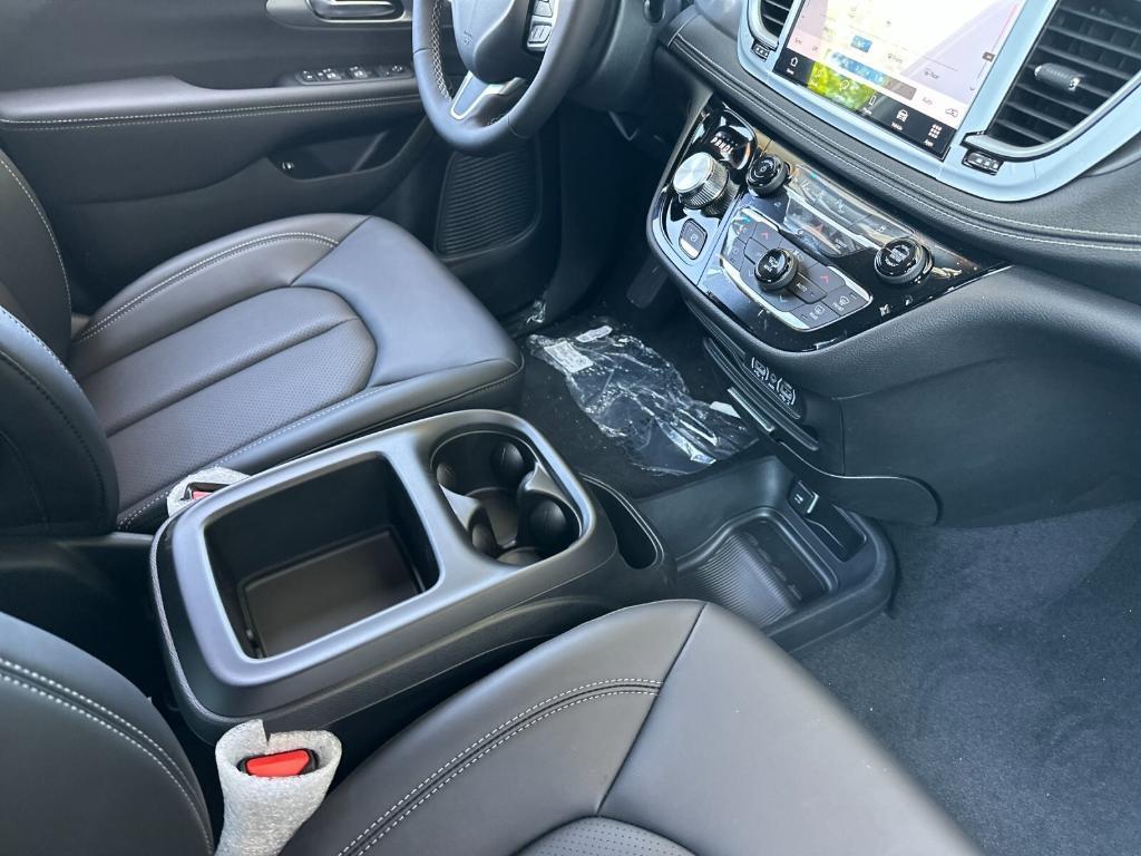 new 2025 Chrysler Pacifica Hybrid car, priced at $53,050
