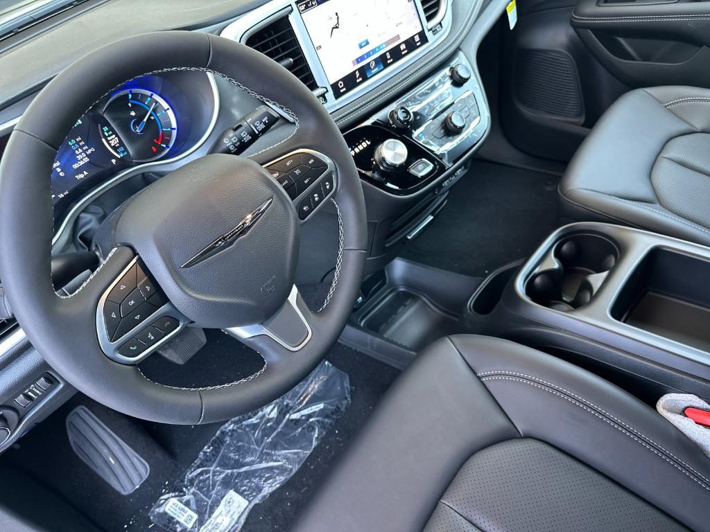 new 2025 Chrysler Pacifica Hybrid car, priced at $53,050