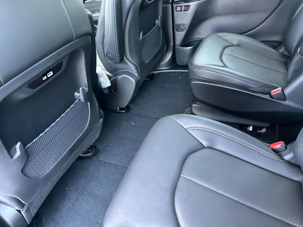 new 2025 Chrysler Pacifica Hybrid car, priced at $53,050